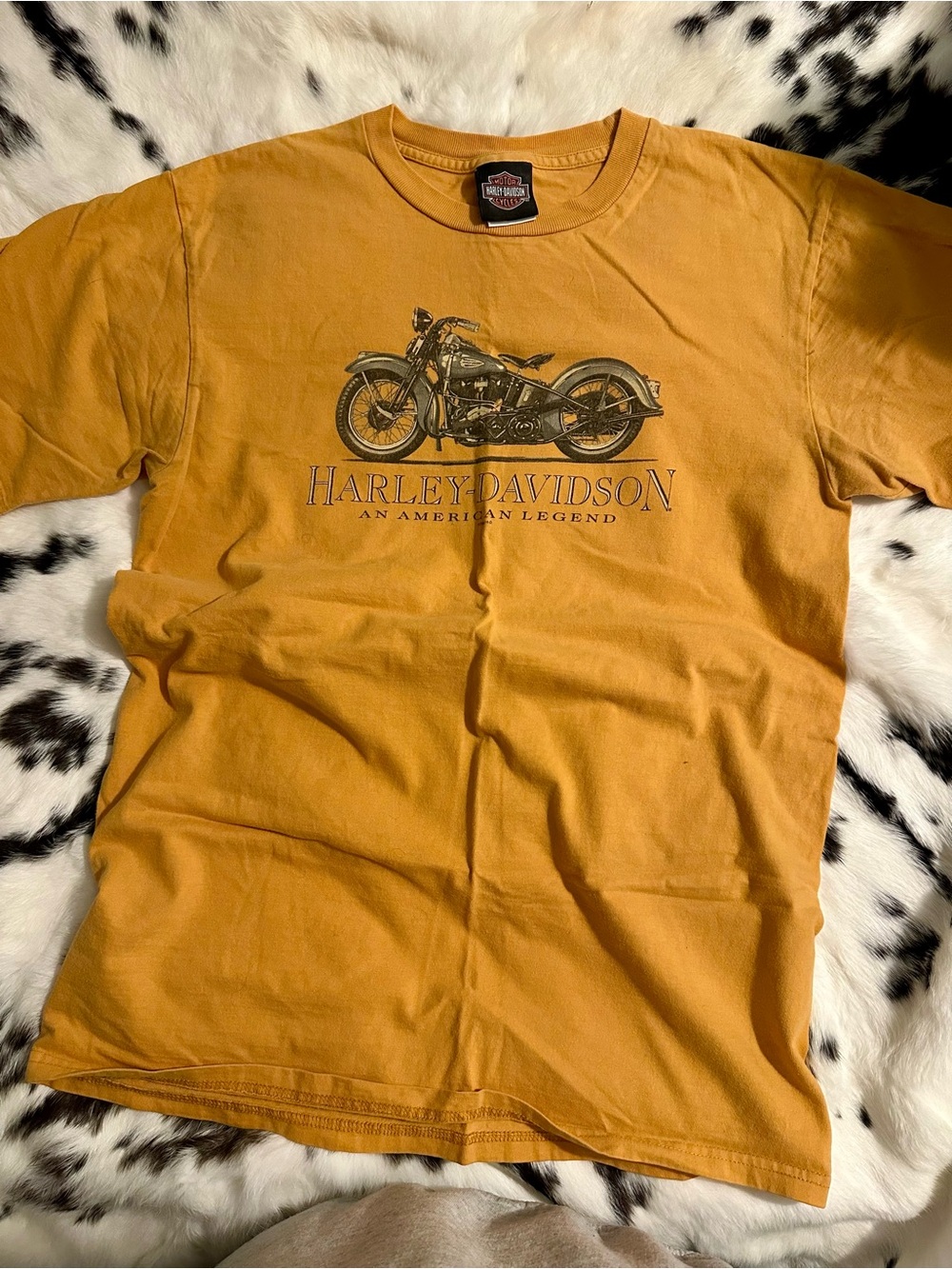 Great 4 cropping!✨Harley-Davidson Yellow Tee with Red Motorcycle Graphic